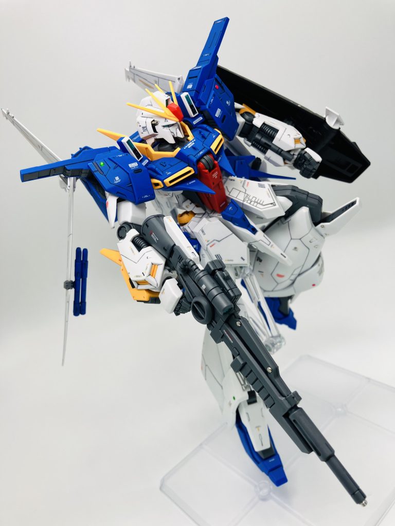 改めて「バウってこんなにΖしてたんだな🤔」って思いますね😏ちなみに、頸部はリントヴルムオリジナルのパーツがあるんですが、どうも首が長く見えたりするので写真でもバウ本来の短いパーツで撮影したりしてます🫣それはそれでめり込んでるようにも見えますが😪