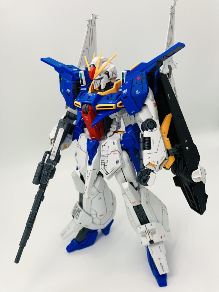 ゼータガンダム好きにはたまらない、リンドヴルムですが、フェイスは女性的な印象が強く、シャープなデザイン🥰