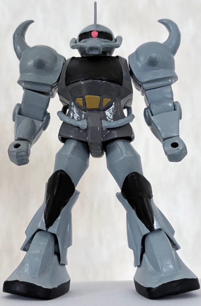 改めて塗装したグフ。パテ盛りしたおかげでより見栄えがよくなった。