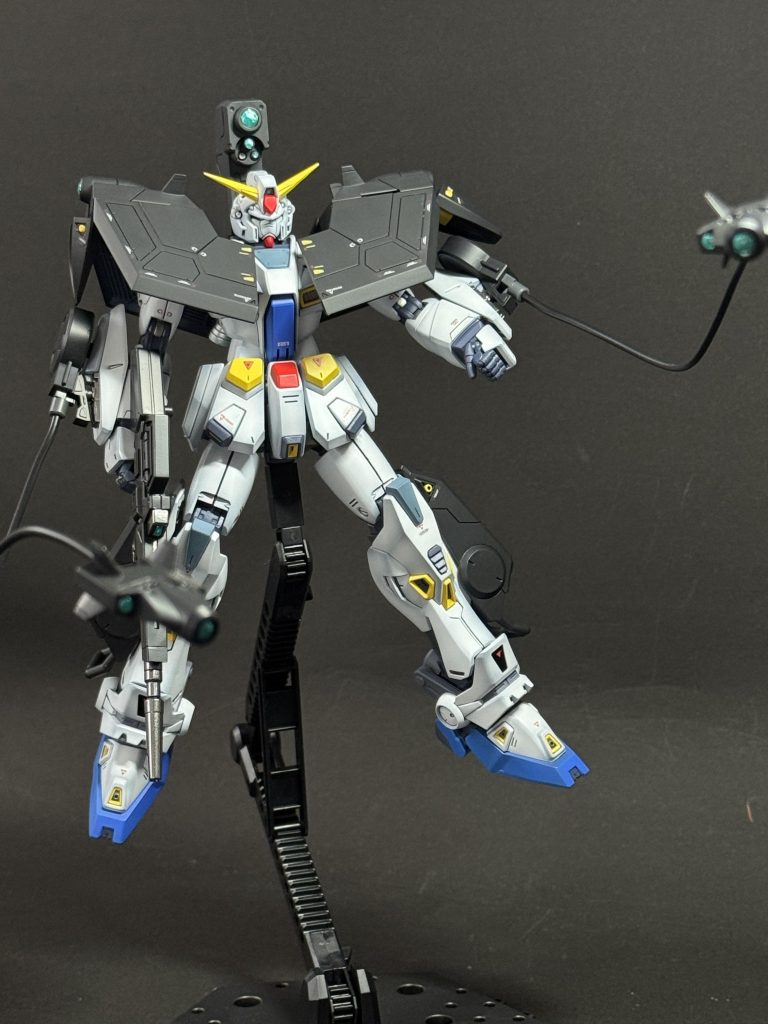 ミッションパックR タイプ（Reconnoiter)ミノフスキー粒子散布下での偵察に特化した装備らしいです。