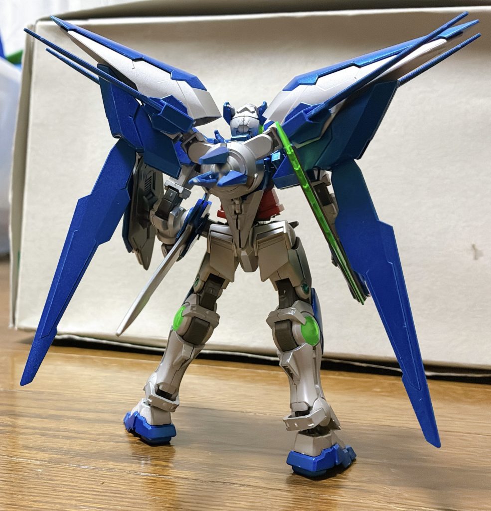 背面です。付属武器やギミックも多く、遊び甲斐のあるキットですね。壊さないように大事に遊んでくれてて嬉しい。