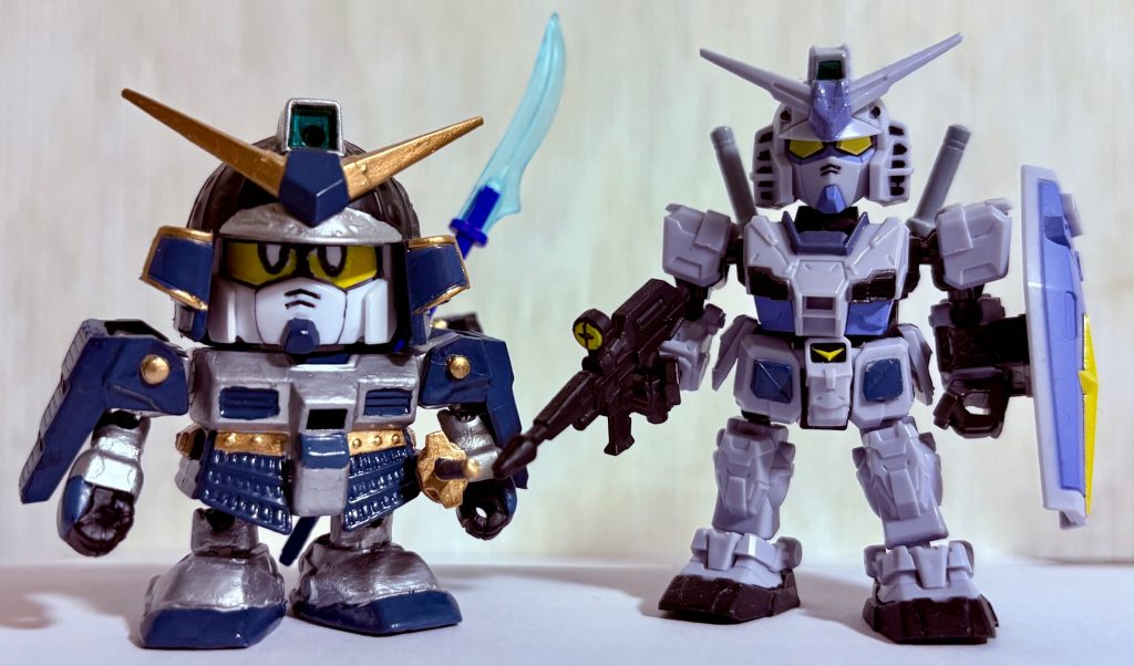 モビリティジョイントのG-3とツーショット。やはり左側が一番馴染み深いな（モビリティジョイントもフル可動してカッコイイけどスタイリッシュになりすぎかな(zaku-kao4)）