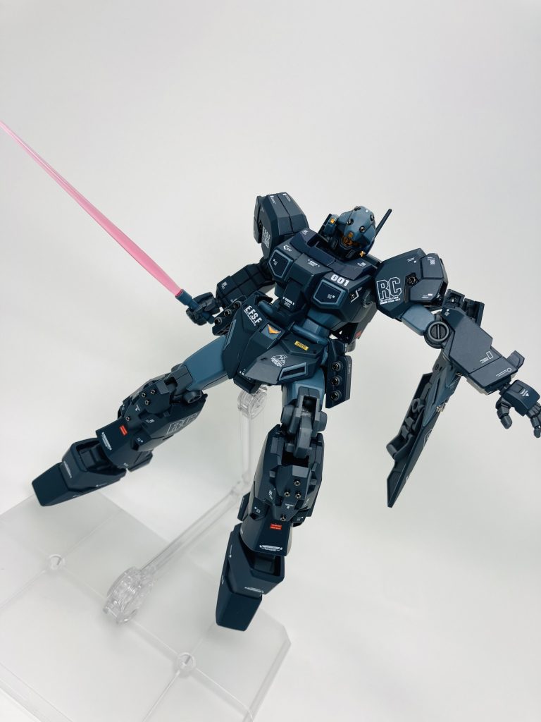 シールドは背面のバックパックからアームで接続されているので、椀部の可動に制限されないのでポージングも良好☺️