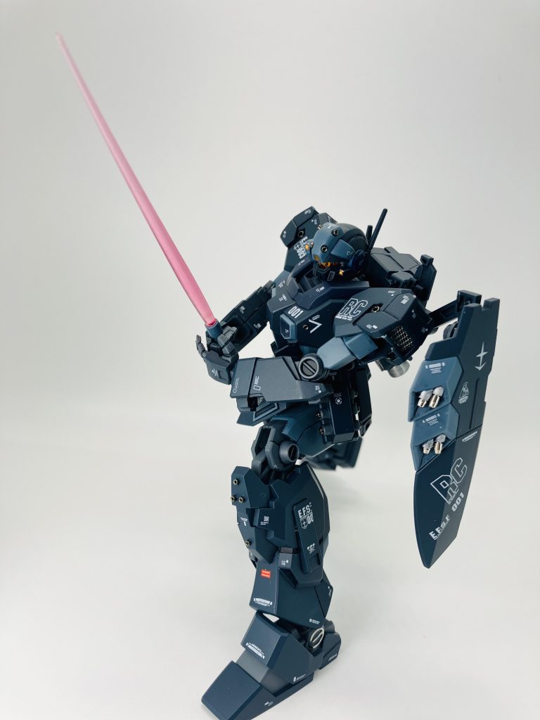 ビームサーベルの持ち手も付属、というか、両手首とも、持ち手、握り手、平手という豊富なハンドパーツが嬉しい😘