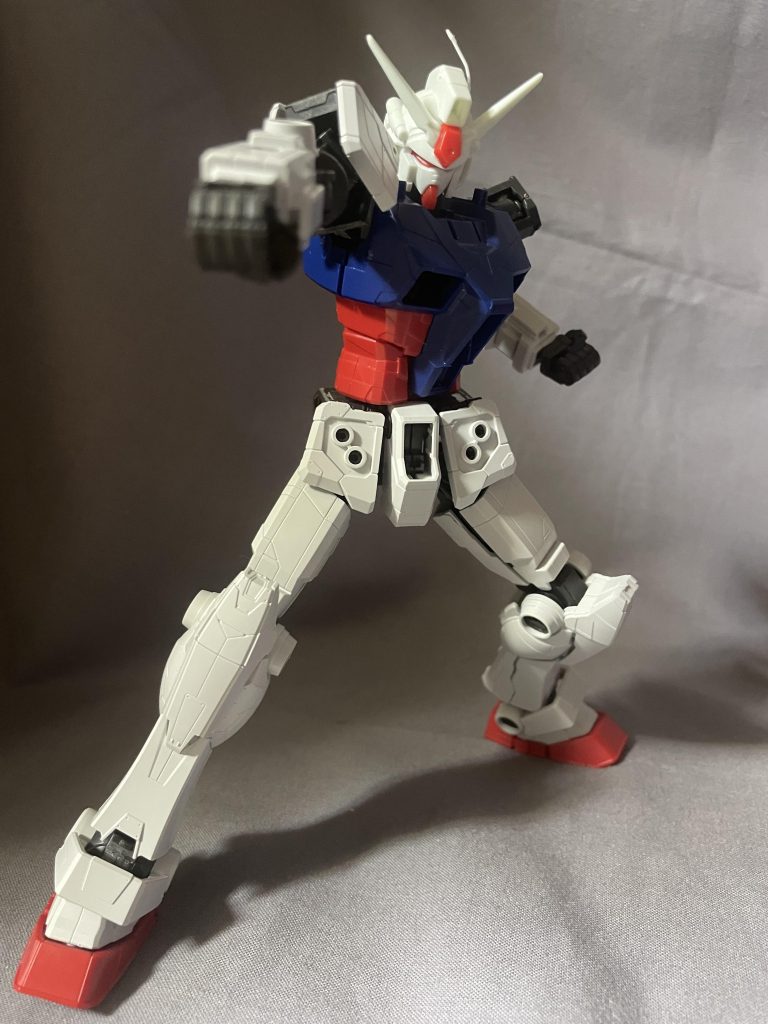 可動のカラクリですが、中身を1/100 万博ガンダムにしてます。少ないパーツ数でなかなかの可動域があって、細身✨よいキットだと思います!