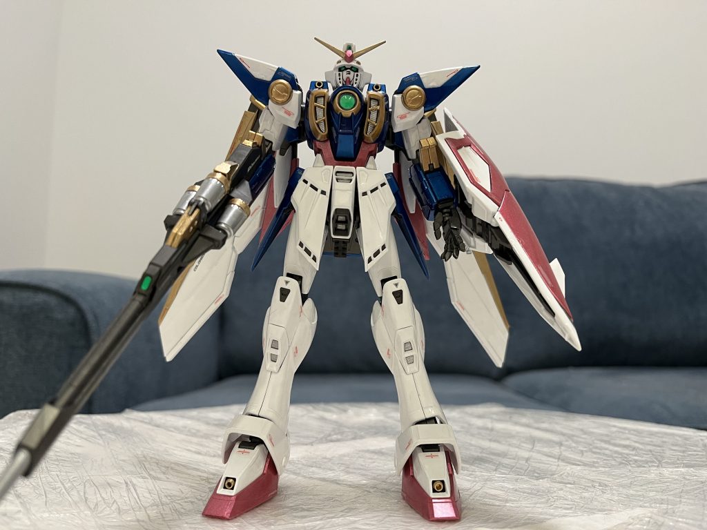 まずは下からのショットです。もし等身大のウイングガンダムがお台場に立つならこんな感じだと思います。