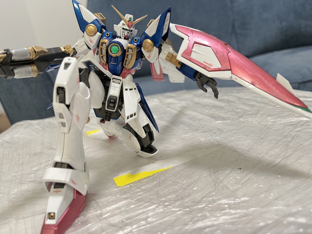 学校が倒れる時リリーナを守るヒイロは自身の選択も信じられません。「こいつは死んでくれたほうがいいはずなのに！」