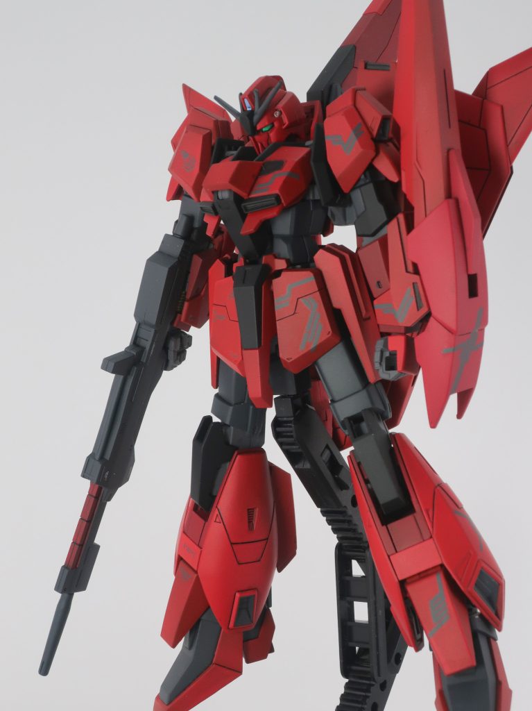 今回はデカールを少なくし、左右非対称で貼りました