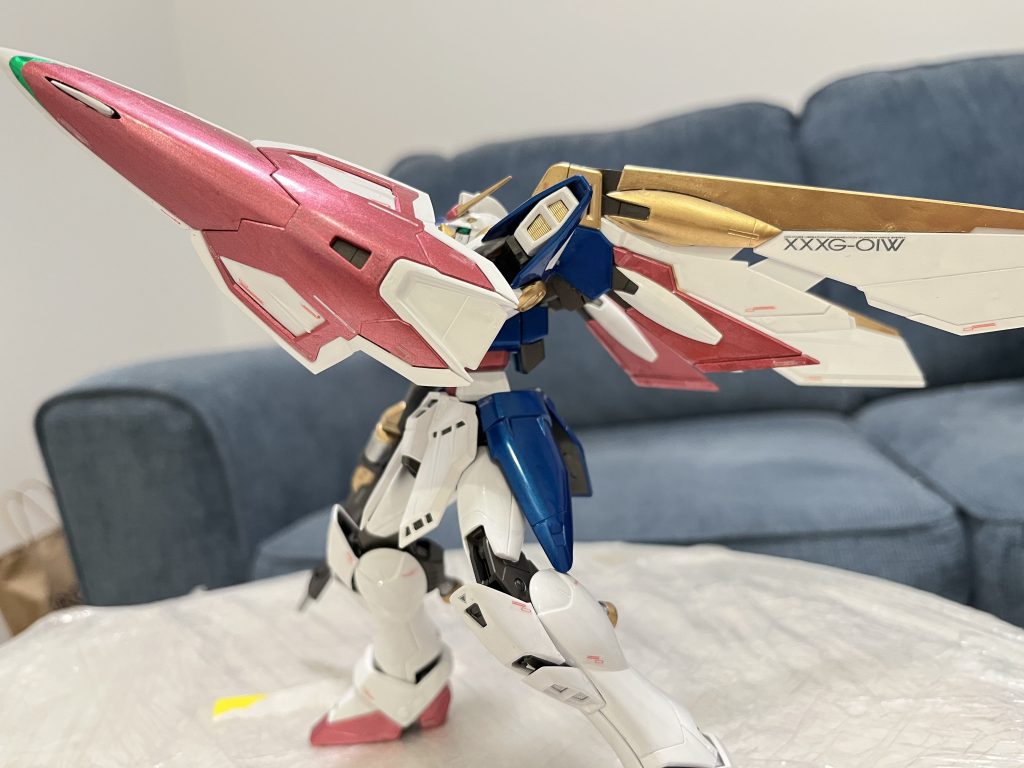 迷いながらガンダムを振り向いてシールドでエアリーズの頭部を破壊しました。