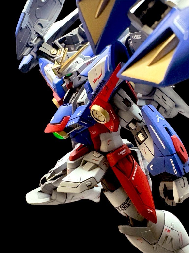 2基のスタビライザーを最大稼働させ、ウィングを側面に展開する事で超高機動モードに。