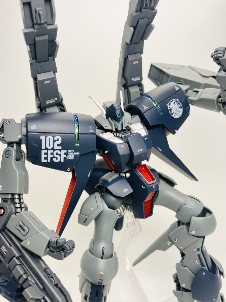 各種パイプ類はいつも通りガンダムマーカーのメッキシルバー、隙間をスミ入れ細マーカーでちょい塗りすると、昔のガス湯沸かし器のホースみたいで気に入ってます🥰