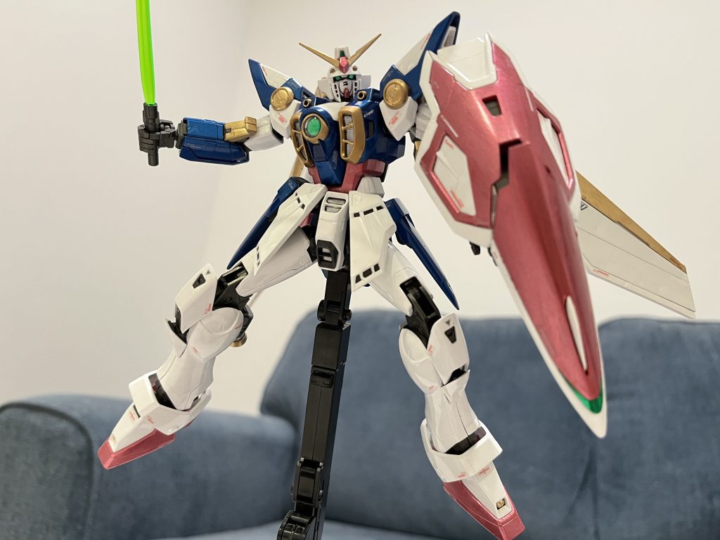 ヒイロは接近戦も得意ですから、シールドから抜刀します。