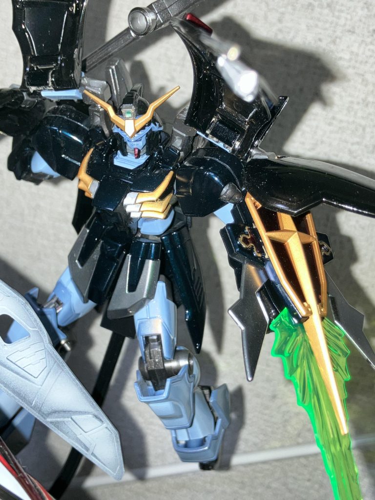 本体に使ったのプリズムブルーブラックの良さに感動しました。ホワイト部はキャンディホワイトでゴールド部のみつや消しの他は光沢です。5機の中だと一番すきです。