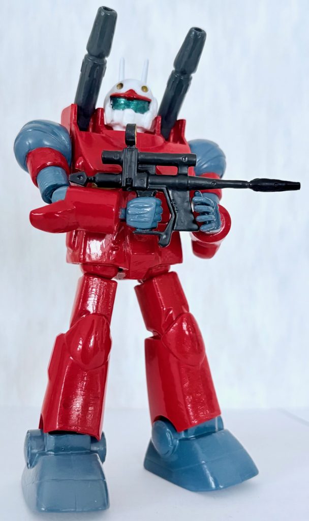 ボールジョイントのおかげで両手でビームライフルを構える事ができる。