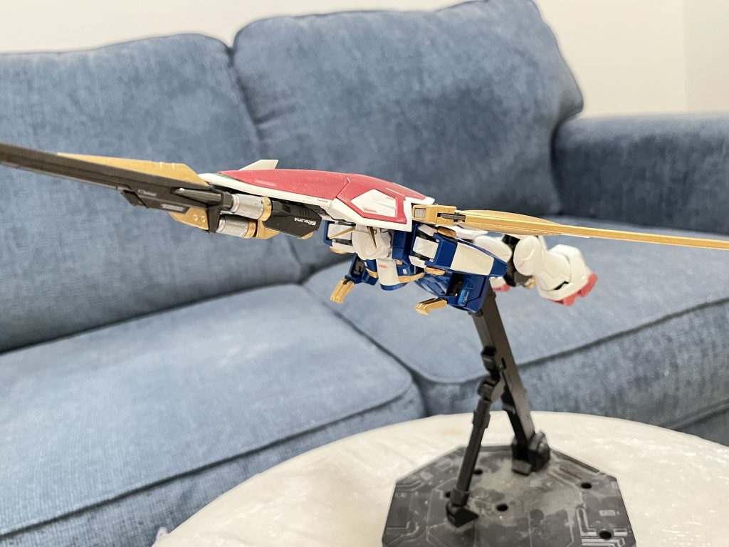 劇中ではバードモードに変形が5秒以内終わったが、私は20分ぐらいかかります。