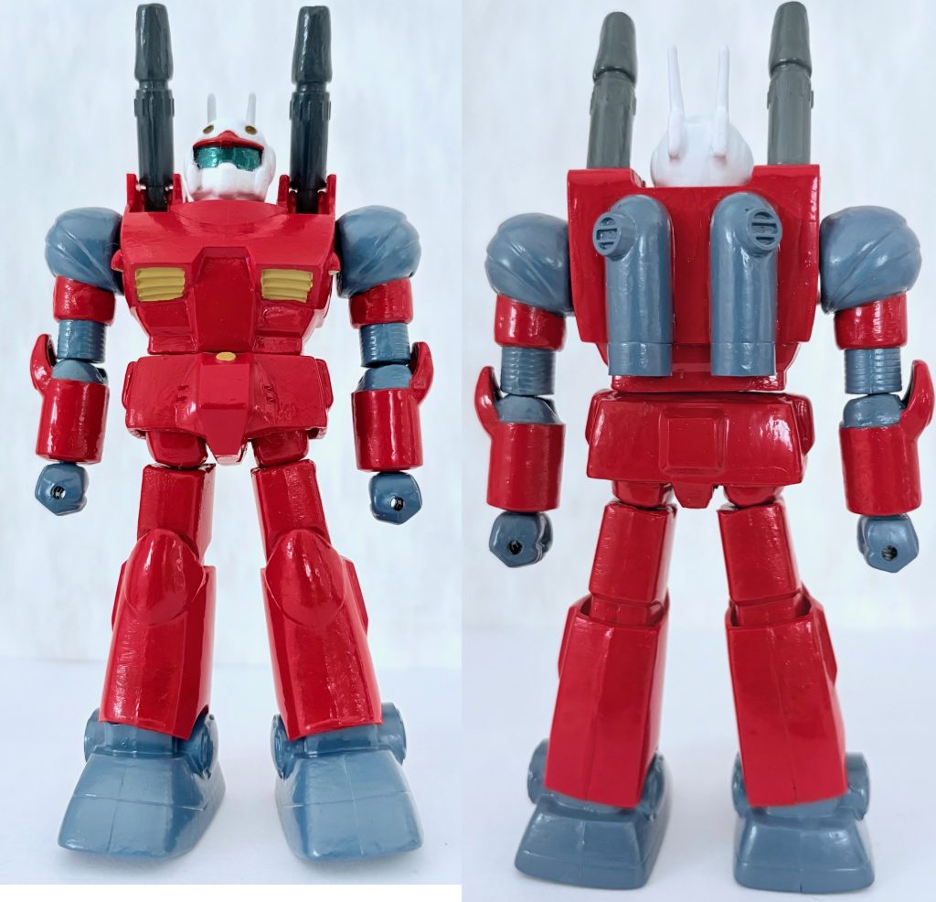 フロントビューとリアビュー。今回もボールジョイントを使用した改造をメインに腰や股関節の可動を増やした。腕と足は少し長めにした。