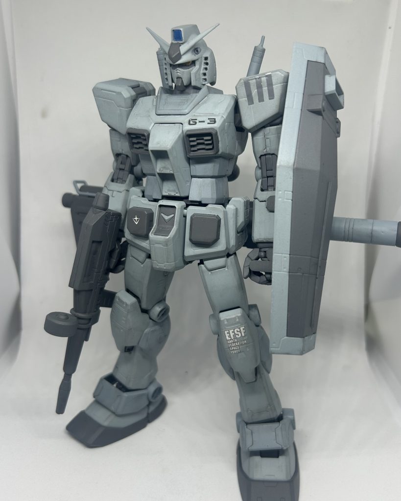 今回はMGガンダムVer.ONE YEAR WAR 0079です。突然ですが、数あるMGのガンダムの中でも随一にカッコいいと思うのです…!細いわけでもなく、かと言ってマッチョすぎない非常にバランスの良い体型なのです。