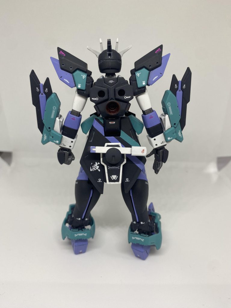 デカールはガンダムデカールの他に漢字はグッドマークデカール、蝶々のマークは色々探した結果ネイルシールを切り抜いて使用しました。