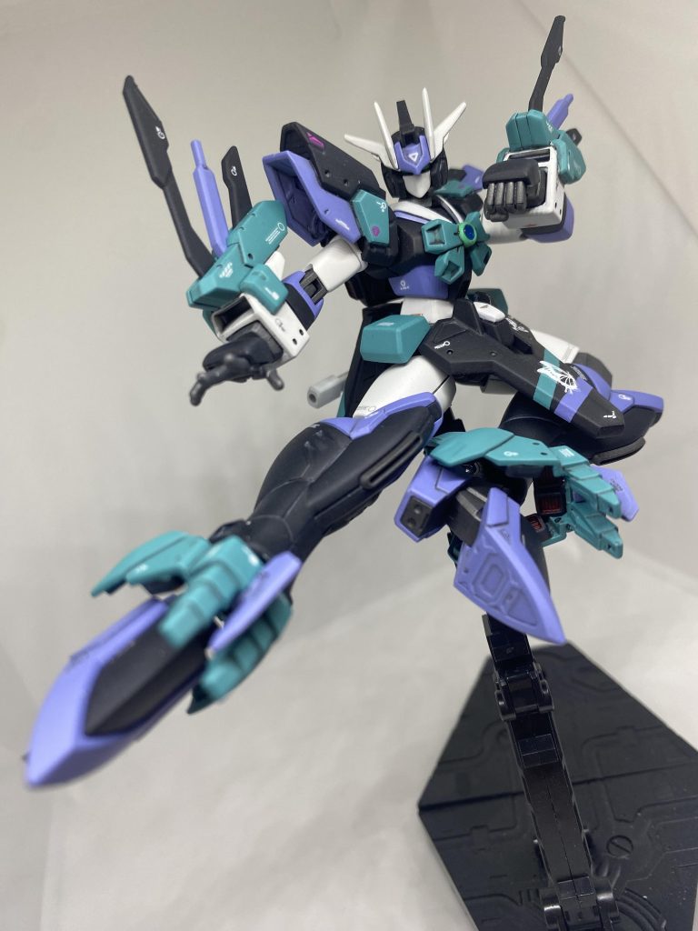 ブレイジングのパーツを多数使ってるのでGガンダム的なイメージでは必殺技は蹴り技、忍者ですが真・流星胡蝶剣を撃てるようなイメージで制作しました