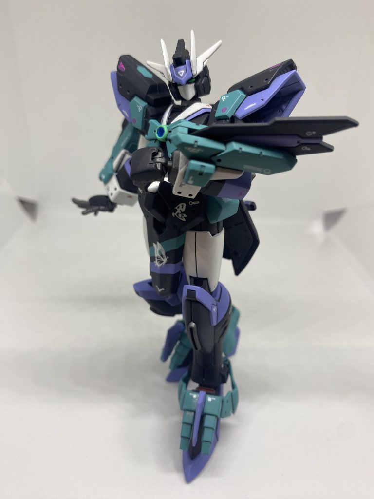 最後は女性らしいポーズで今回初投稿ですが、制作のきっかけは福岡にて開催された「ガンプラバトルVR」で使用するため、でした射撃や斬撃以外で格闘も使える、との事で格闘系ガンプラメインで作成してみよう、と思い突貫で2週間程で作成しましたのでかなり作り込みが甘いところも多々ありますが、せっかく作ったので初めて投稿してみました 誰かの目に止まれば幸いです、ご閲覧ありがとうございました！！