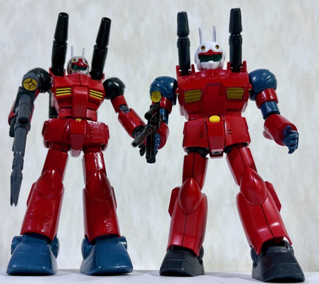 2体並べたツーショット。デザインの解釈は多少違えど、どちらもガンキャノンだと一目でわかるのはスゴイと思う。今後も思いついたら、こういう小ネタを投稿予定(gundam-kao2)