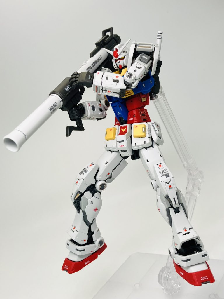 バズーカも一丁付属、伸縮ギミック搭載ですが塗膜が剥がれそうなので割愛😉