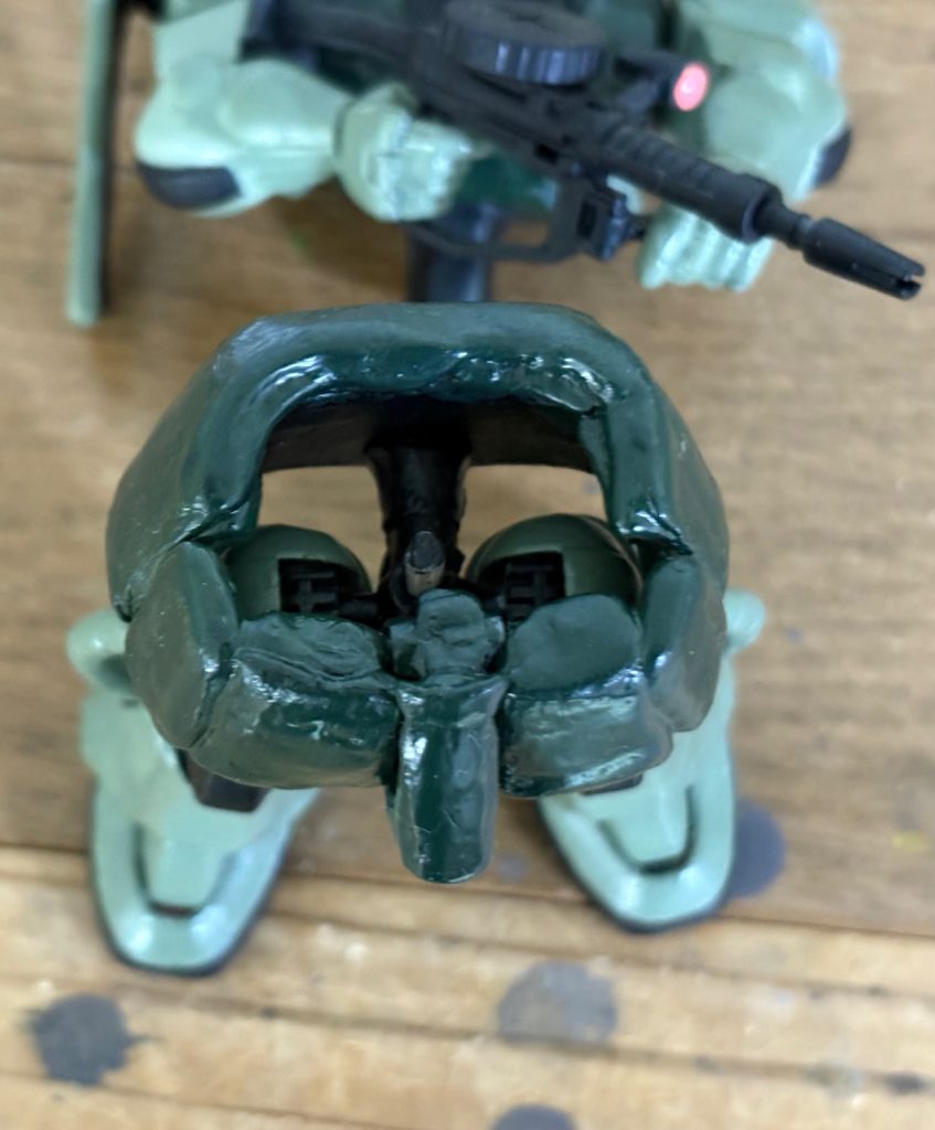 足首の改造が面倒くさいなと思ったら、下半身だけリバイブ版やHGUCのモノをミキシングすると時短&可動箇所が増えるのでこのやり方もおすすめ(gundam-kao6)