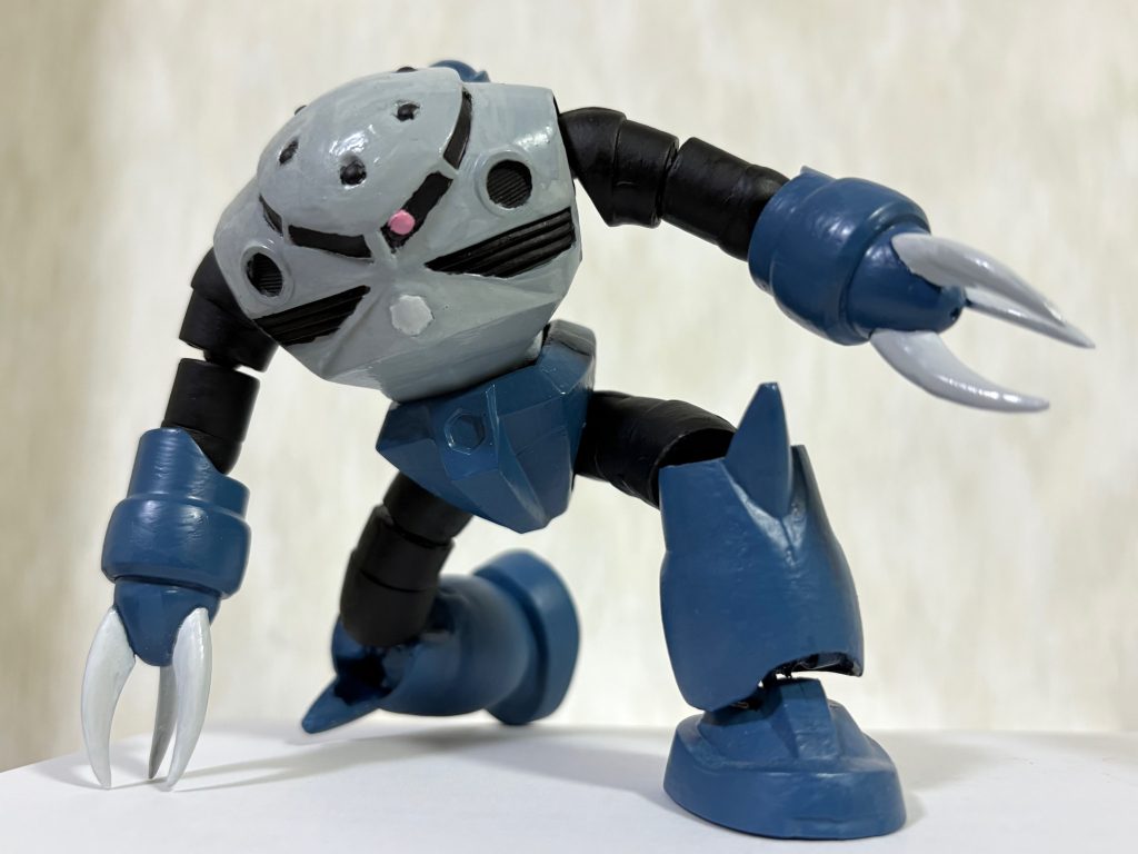 片膝立ちも楽々とこなせるようになり、「旧キットでここまでできるなら、ロボット魂買わなくてもよくない？」となった。