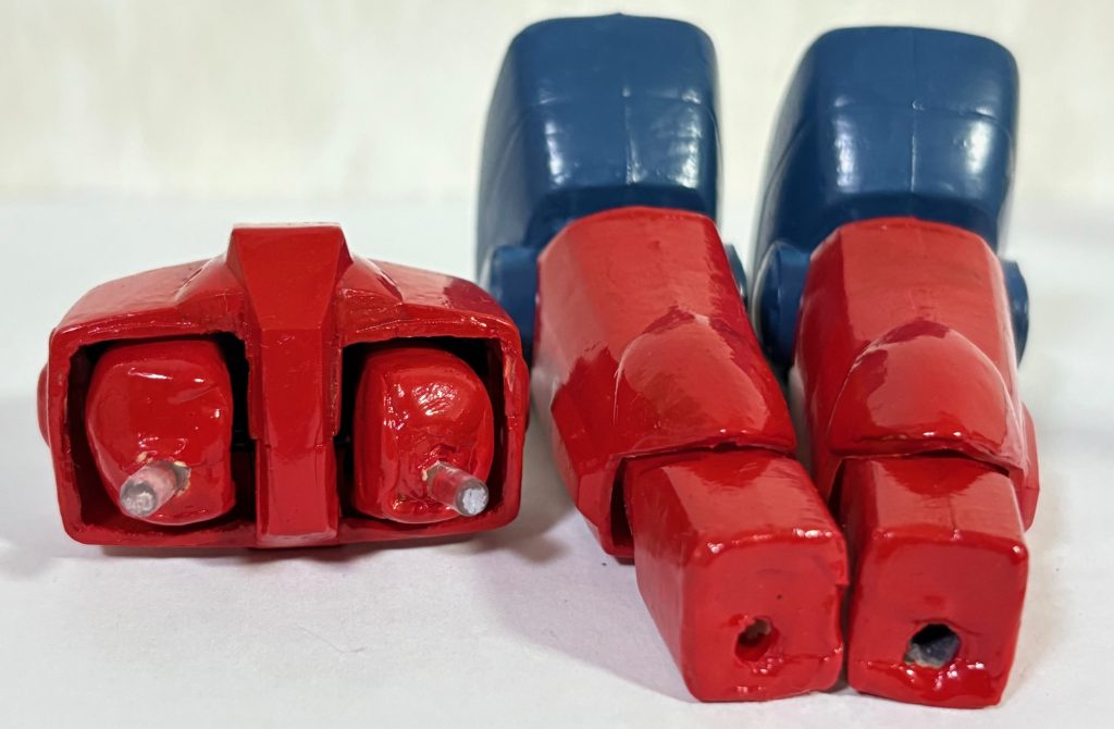 ガンキャノンの股関節のジョイントはこんな感じ。なお付け根はジャンクパーツとなっていた部隊兵BUGの股関節のジョイントをパテ盛りした。