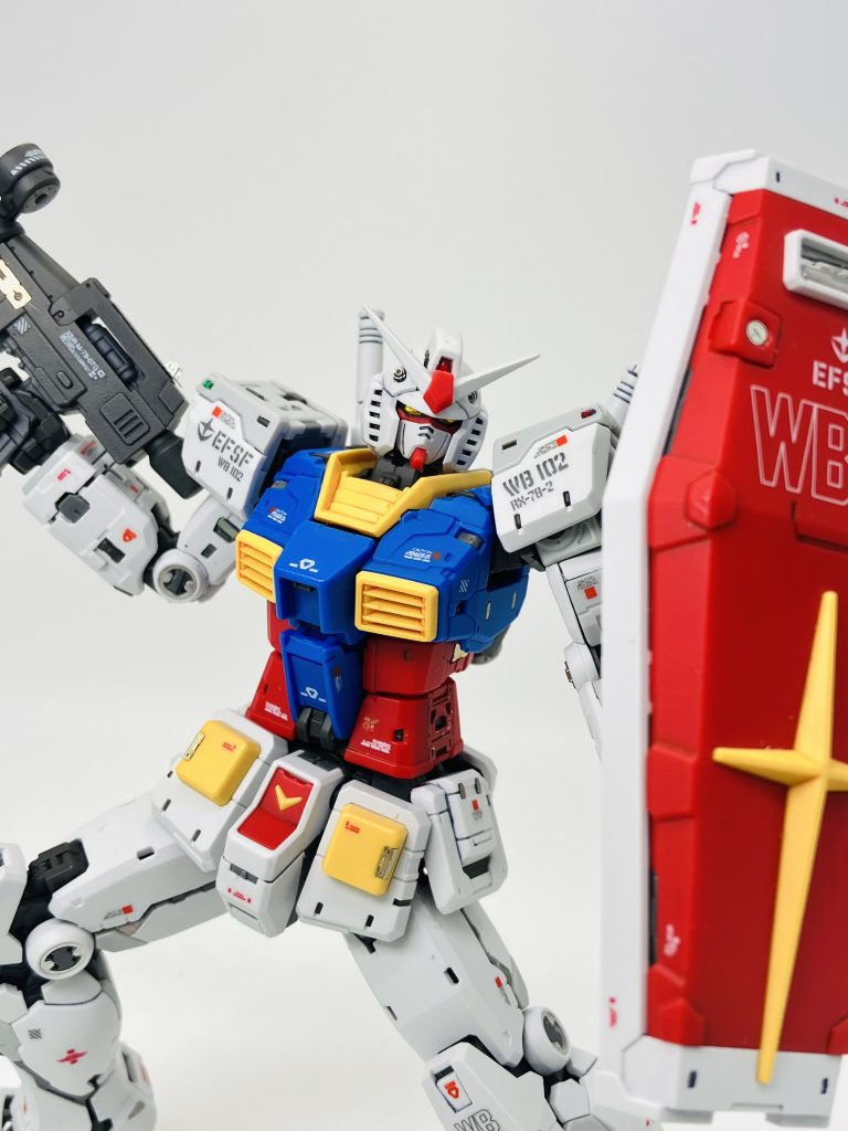 ちなみに脛のアーマーが開閉したり、制作投稿のとおり中のコアファイターもしっかり再現されています🤩