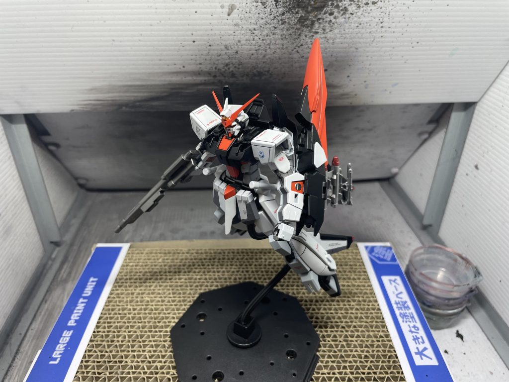 飛行ポージング素立ちみたいなものですが、腕部のキラッと光るスターブライトアイアンが良いですね。円形マスキングテープって使いやすい。