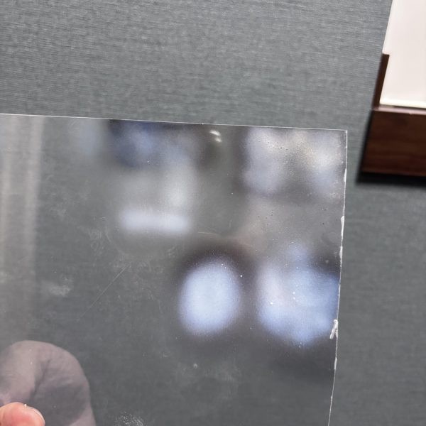 RGνガンダムクリアverを購入したので、メカニカルコアメッキ風に仕上げようと奮戦中です。サムネ写真はなんかのイベントで入手したMGストフリクリアverです。裏からスーパーシルバー吹いてみました😆透明プラ板のテストピースにビスマスパール、ムーンストーンパール、プレミアムメッキシルバー（買ってからミラークロームがよかったと知りました）、ウルトラシルバーを吹いてみました。何が正解かわかりません。透明プラ板に塗装すると、透け透けで塗装の難しさを痛感しました。下地に左右される、隠蔽力が、というのはこういうことかとわかりました。ひとまずストフリを実験台に仕上げてみます。かっこよかったらアップします😊 （3枚目）