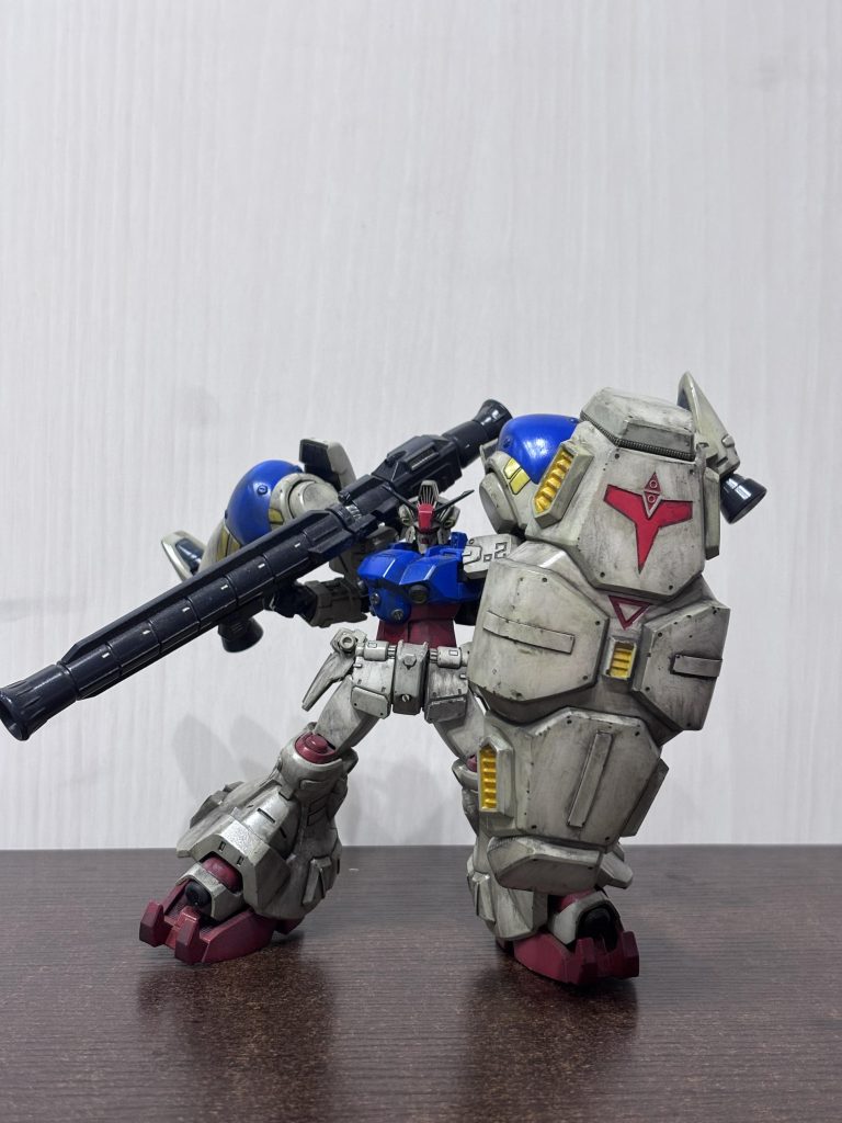 胴が詰まっていたので何ミリか延長した記憶があります。腹にプラ板挟んだだけで「プロポーション変更」といえば大層な言葉ですが、スタイルいじるの初挑戦でした😊