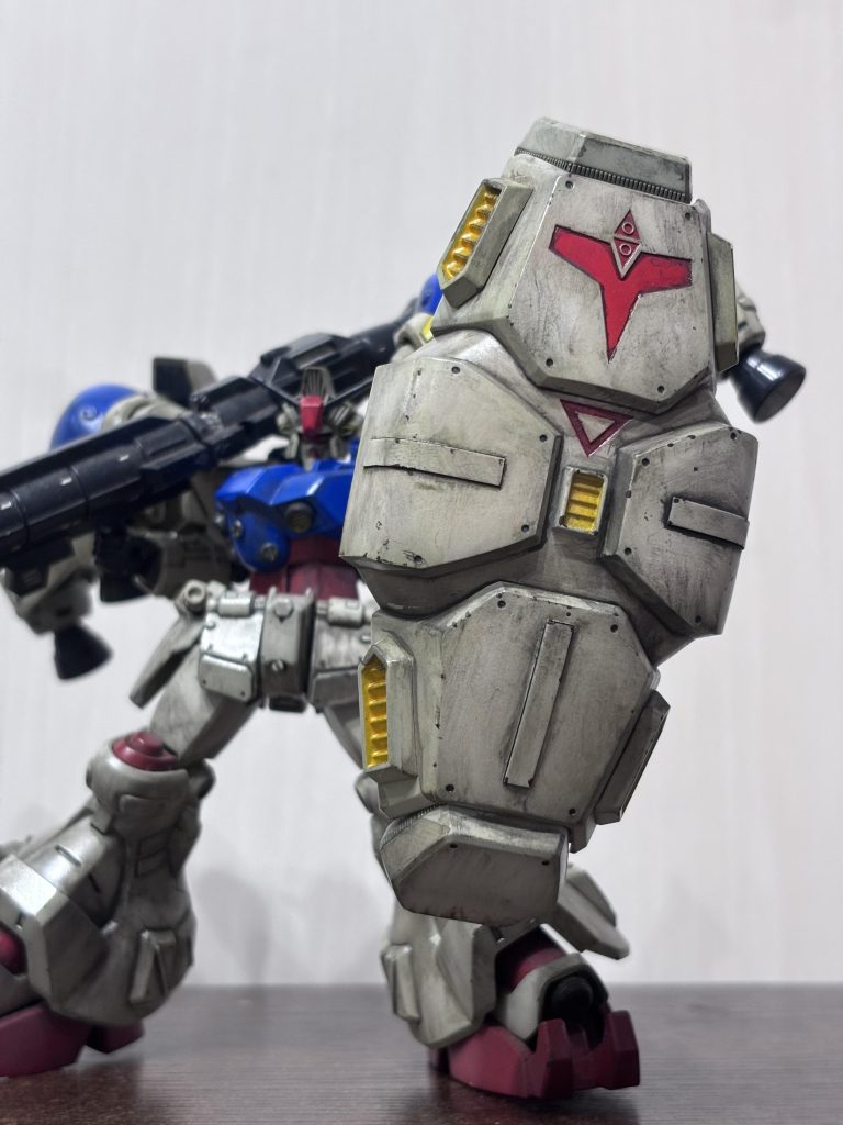 ボディの青にウルトラマリンブルーを使いました。全体のトーンを落として汚していったのに、なぜキレイ系のこの青を選んだのかがナゾ。青だけ浮いてる😱