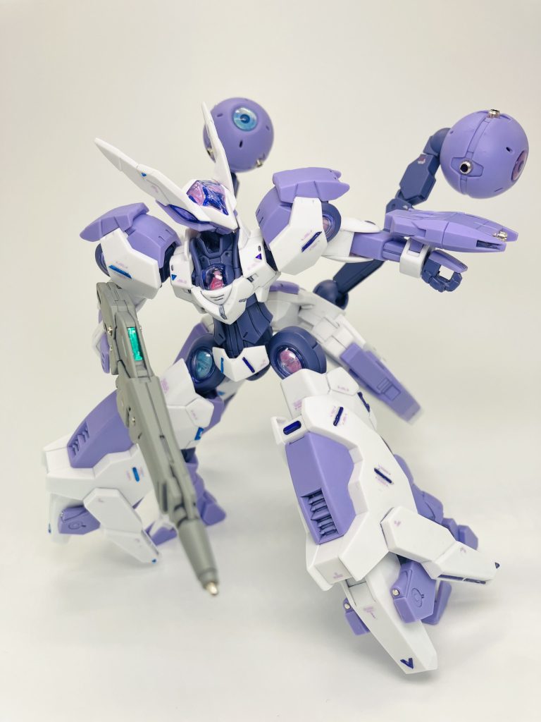 製作日記のとおり、今回はホロマーカーや30MMのメタリックデカールの実証実験もありましたのでデカールやメタルパーツは控えめ（褒めて下さい😚）と❗️思いきやオシャンティなバイオレットカラーのデカールが売ってるではないですか⁉️コレは使わねば🤪←しかし、パープルの部分はなし縛りです⛓️