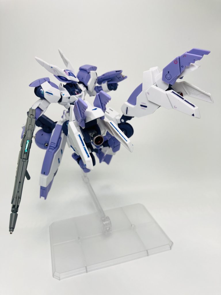 両脚部に装着された「グリーブ」はクローとして展開可能です💅ますますバーチャロンっぽい、前ダッシュ中→レバー後方＋トリガーみたいな⏩🏂