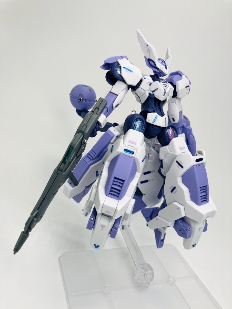 メタリックシールの上からレジン液を塗布するんですが細いシールは2回塗布、コレが失敗で表面が一部凸凹やらハミ出したりしました😵‍💫