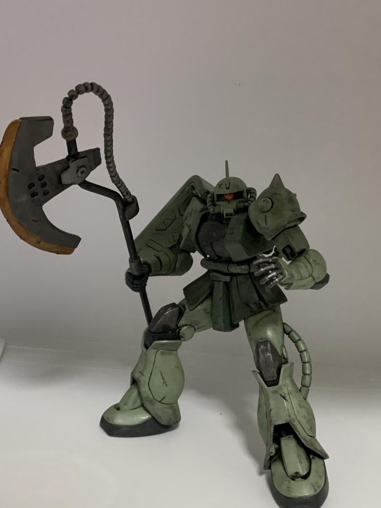 でかいヒートホークはプラ板で作成しました。単独の単行本の3巻表紙を元に作ったので柄が長いです。お話の中ではもっと短い感じでしたね。