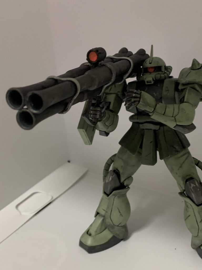 3連バズーカは2本はＨＧで1本はRGです。スコープついてるのはこれも3巻表紙版です。