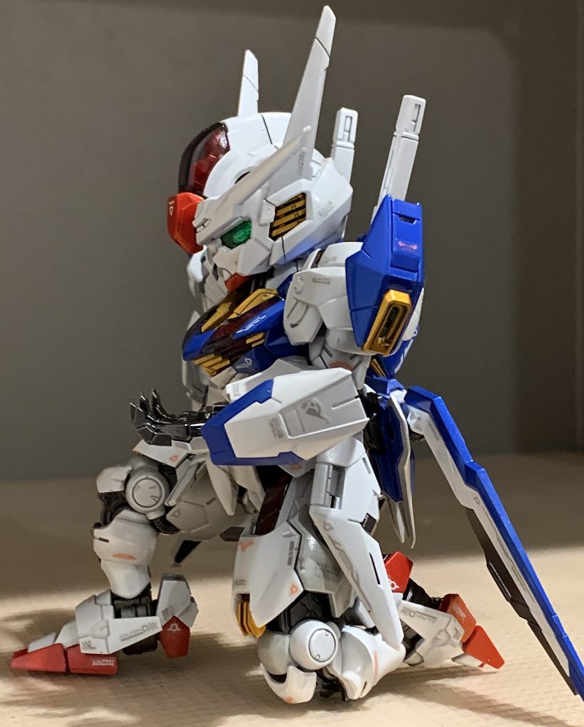 第一話の膝立ちポーズ。