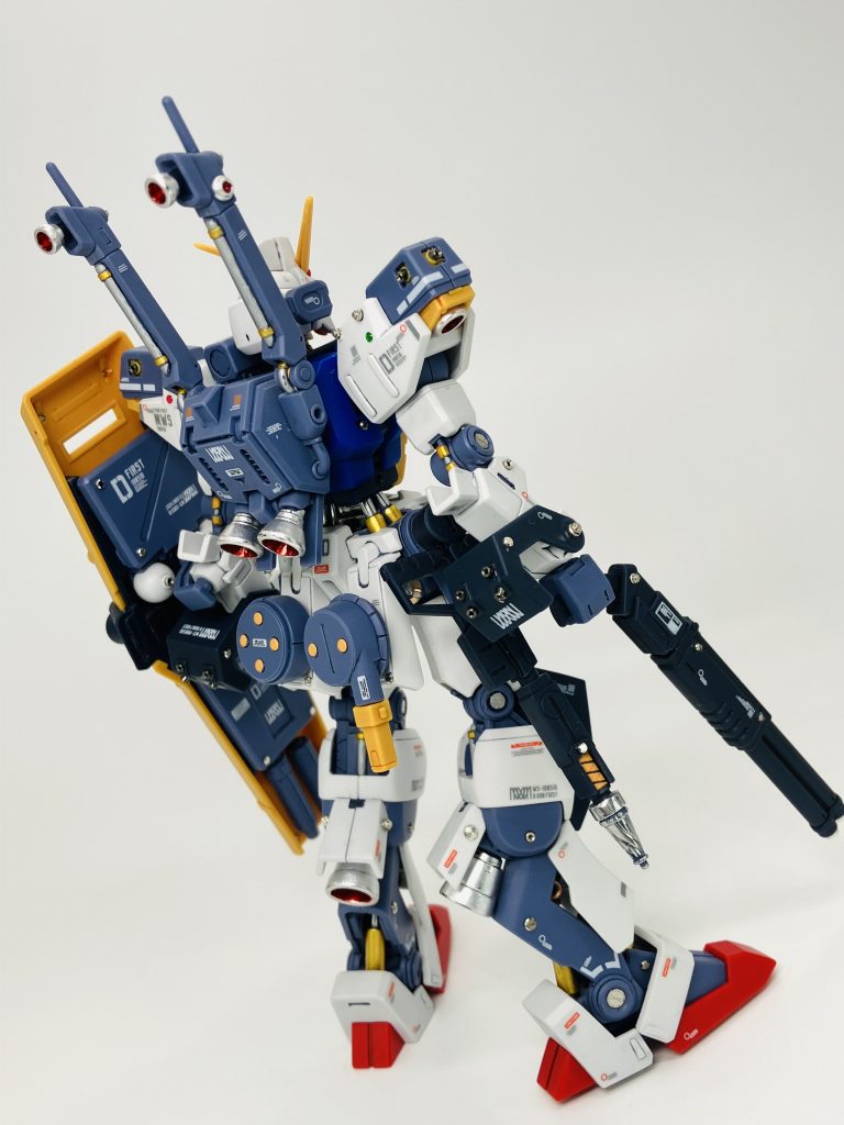 バーニアは親の顔より見たガンダムマーカー、今回は各所に色んなタイプのマーカーを使用しました😁カッパー表現や白金、ステンレスなど意識してみましたが、まだまだ研究が必要ですね🧐