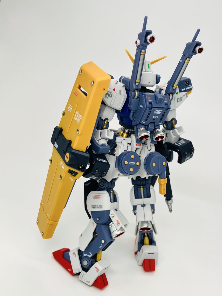 メタルパーツと相まって、ギラギラしたお下品な感じを演出、狙い通り🥳ココまできたら雰囲気的にウェザリングが似合いそうですが、私はやり過ぎて台無しになることが多いので我慢です(失敗が怖い😱)😵💫