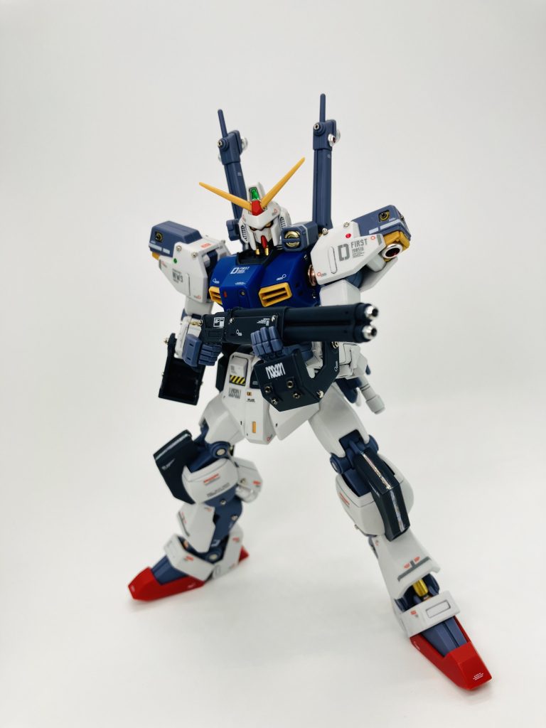 豊富な武装がウリですね👍まずはショットガン、左手平手で受けるポージングもバッチリ👌