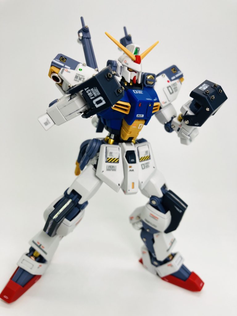 🥊シュッ、シュッ❗️パシフィックリムのチェルノ•アルファみたいに正面で🤜🤛拳をぶつけてるポーズで撮りたかったんですが上手くいかず断念😬