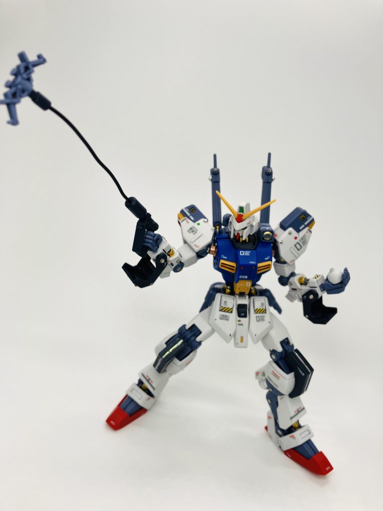 このマグネットアンカーもリード線対応、左手はシールド裏搭載の大型トリモチ弾です😬他にもリベットガンやトリモチガンなど、紹介しきれない量の武装😤また、一部の武装はシールド裏に装着できます😉