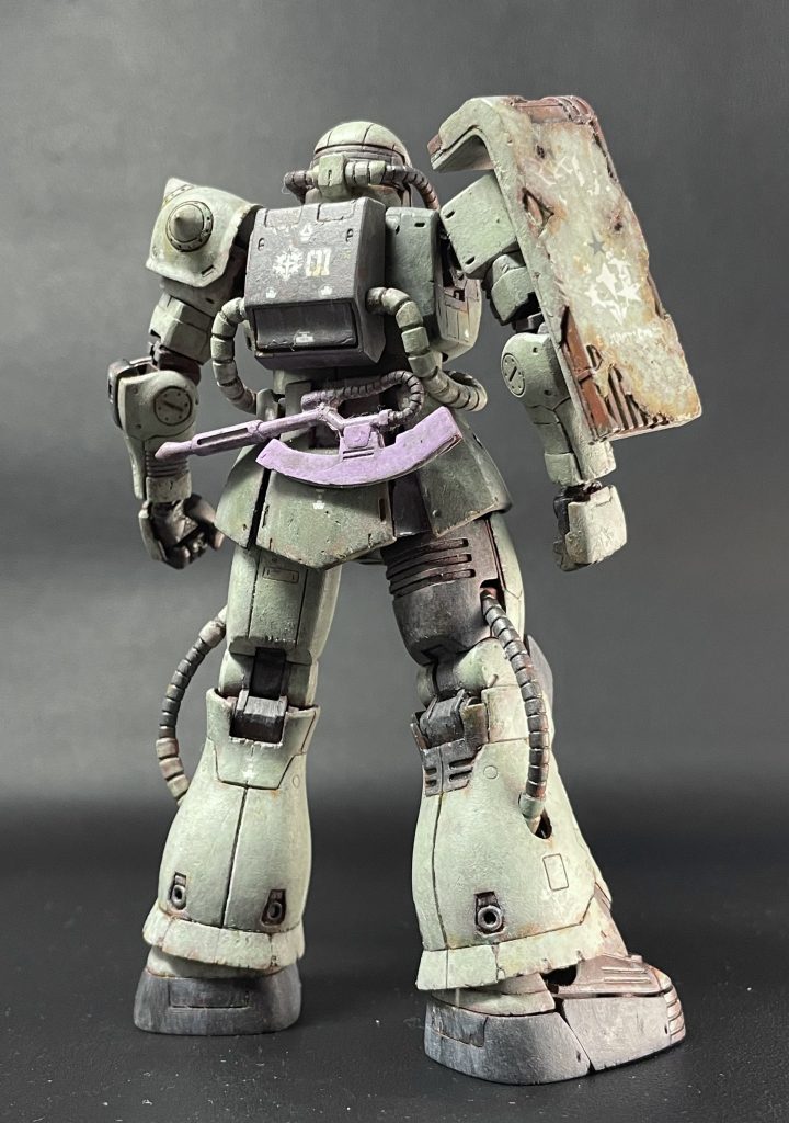 ヒートホークの形状が収納時に変わるので刃が収納されていると解釈。デカールはキット指定より増やしています。握り拳は箱入りのビルドハンズ丸を加工。