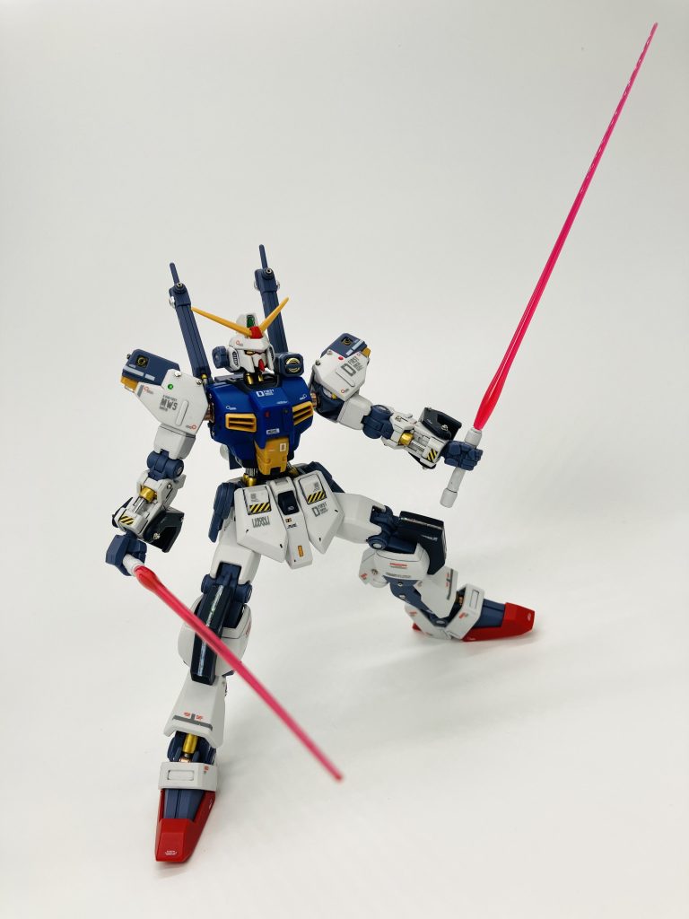 ビームサーベル2丁持ち⚔️ 🔫飛び道具の多い本機ですが、思ったより似合う🥰