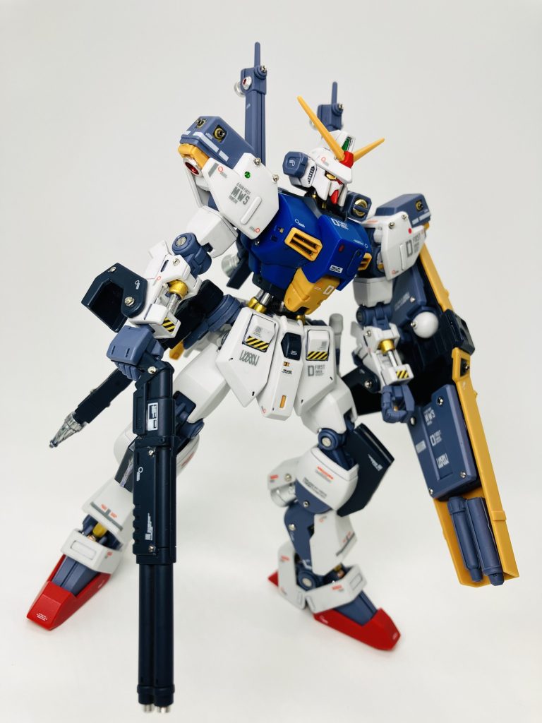 ジークアクスの影響もあり、下腕やフロントアーマーに🚧遮断機カラーのデカールを😚トロハチぶりですね😉