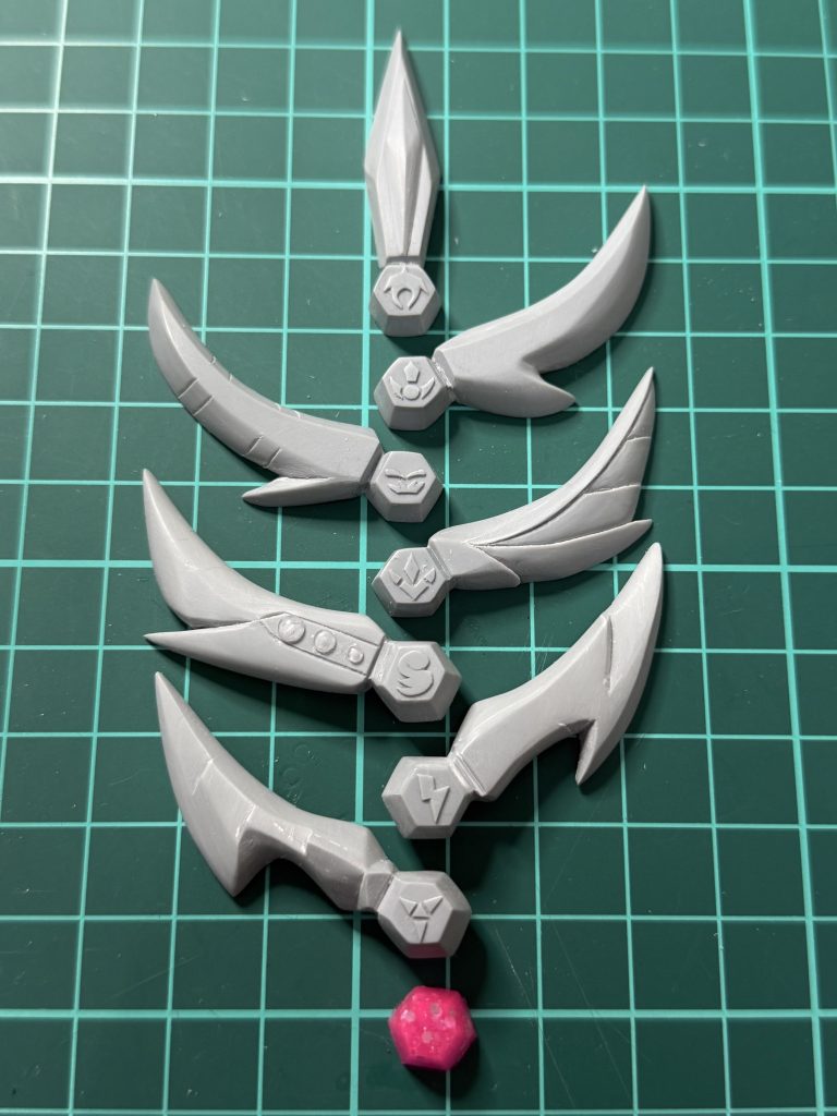 大鋼ぶんのみ蛍光パウダー+ラメをUVレジンで固めています。各結晶の模様も凸状にして塗り分けてます🎃🍥⚡️以上です、ありがとうございました!