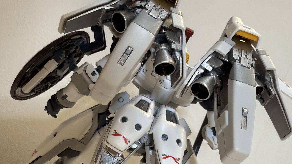 背面バーニア周りの金属感をと思って見たのですが…